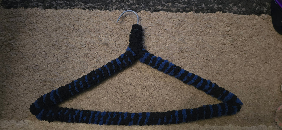 Yarn-Wrapped Hanger - Black and Blue